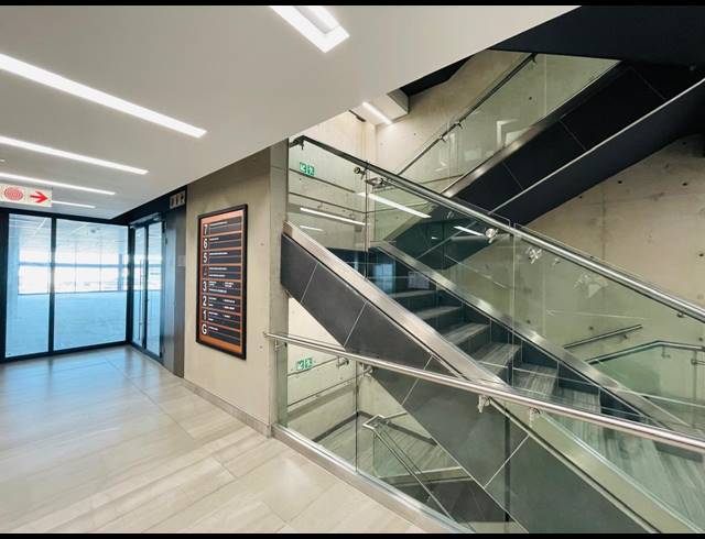581M² OFFICE TO LET IN VORNA VALLEY